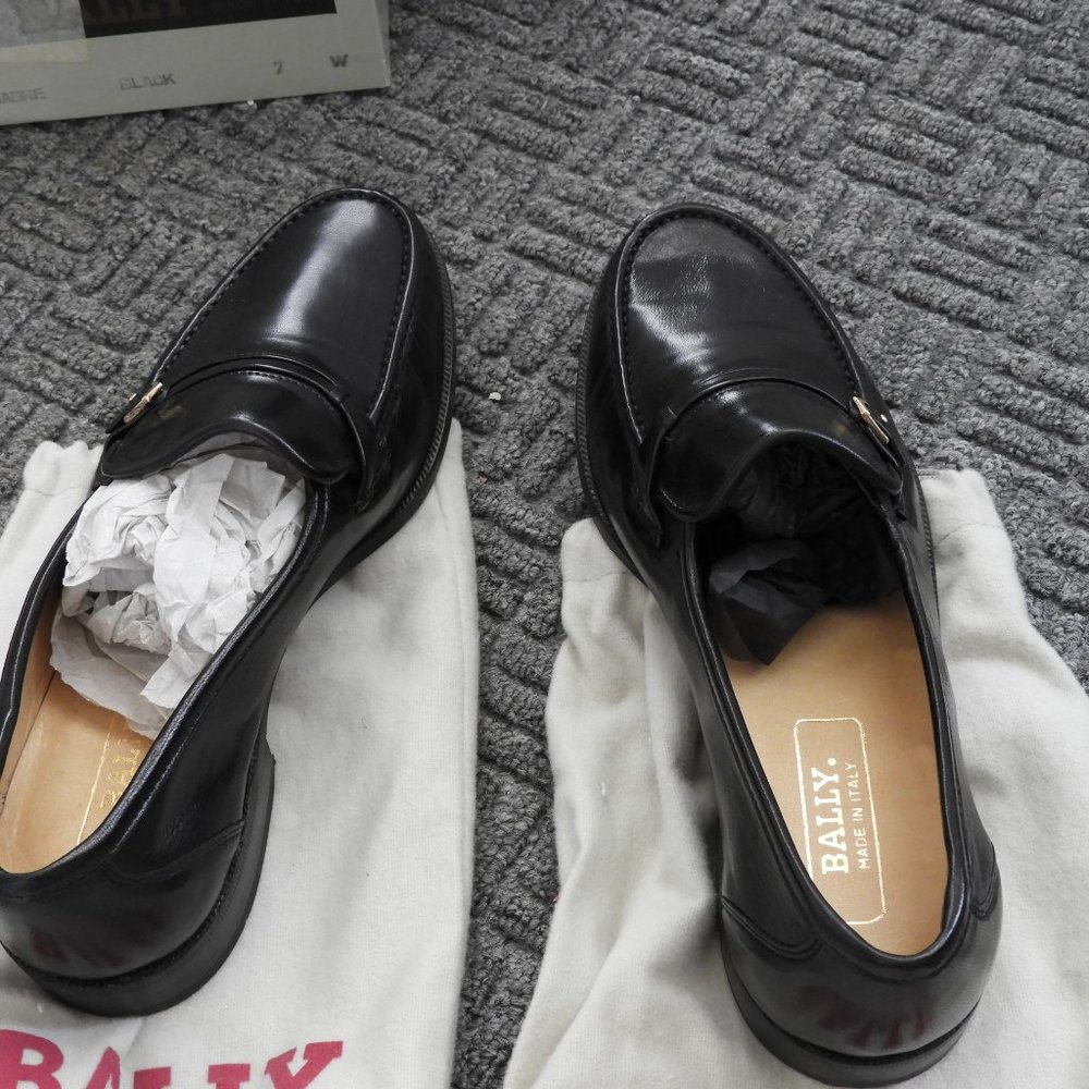 Shoes - Picture 2 of 8